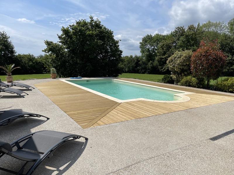 Plage de piscine en bois Louhans 71